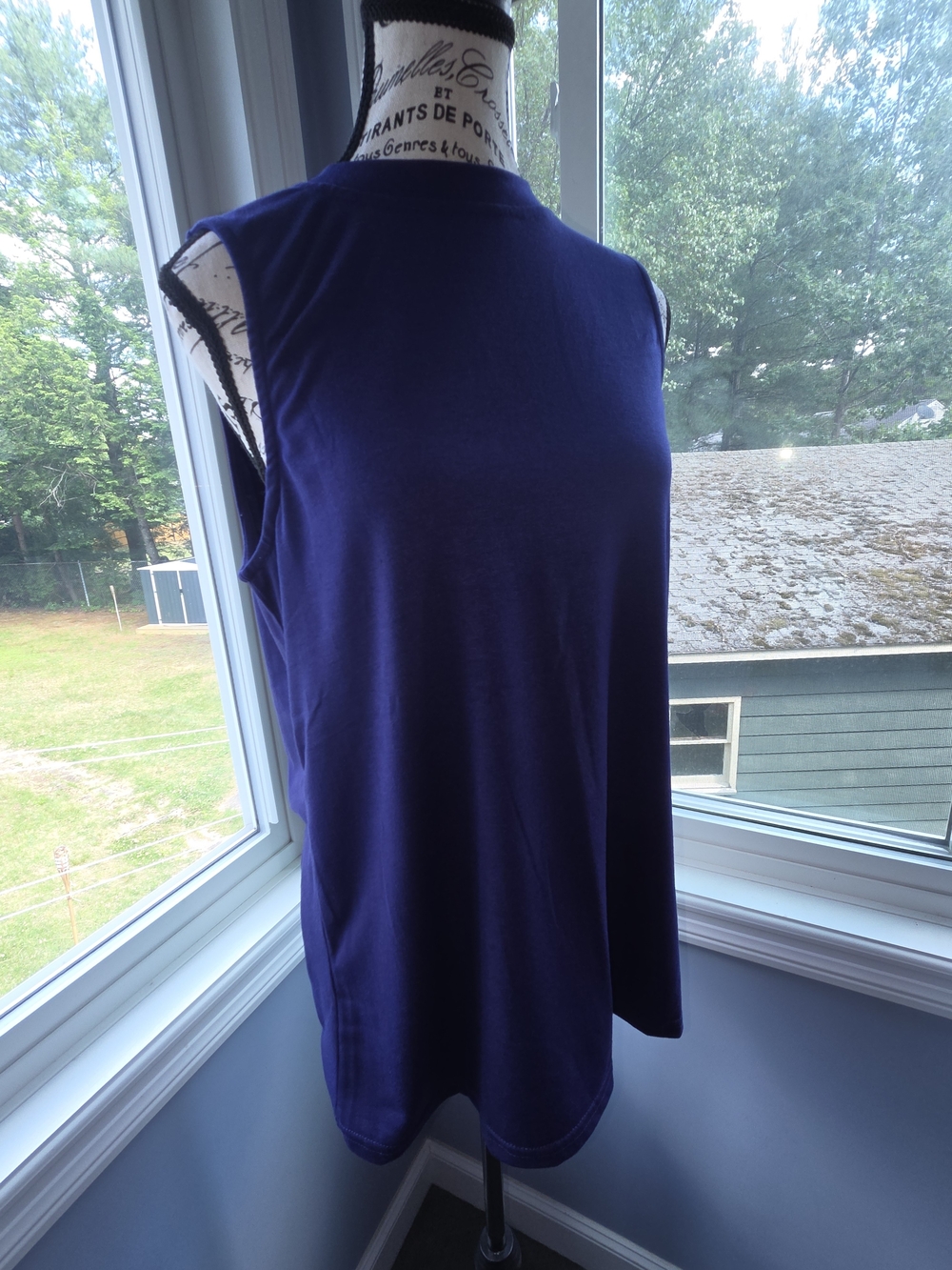 Sleeveless Crewneck Tank